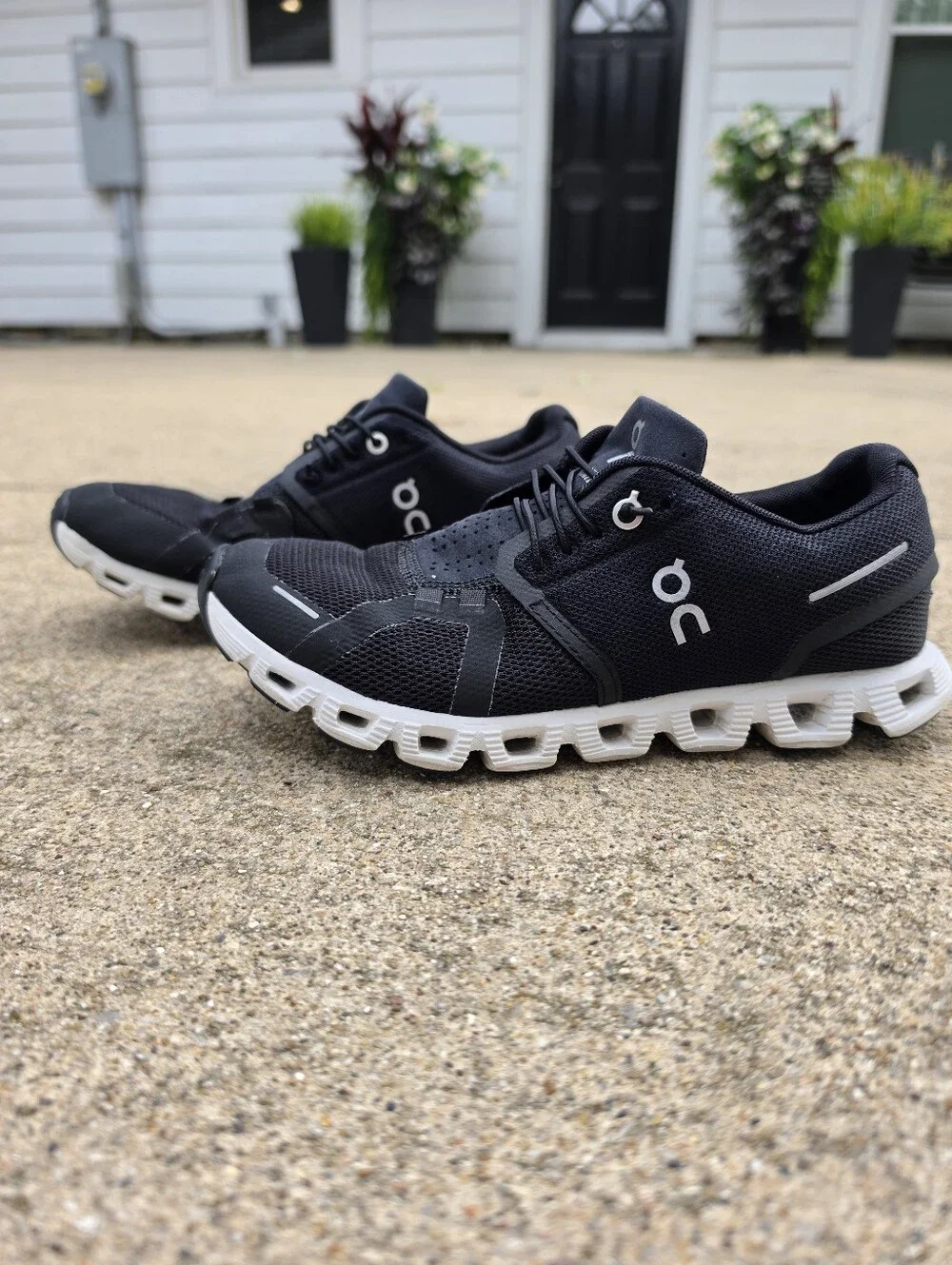 On Cloud 5 Women's Running Shoes Black White Size US 7